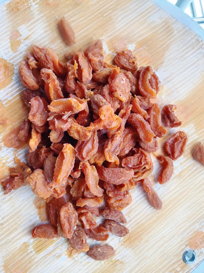 杏干吃多了有什么副作用 杏干一天吃多少合适